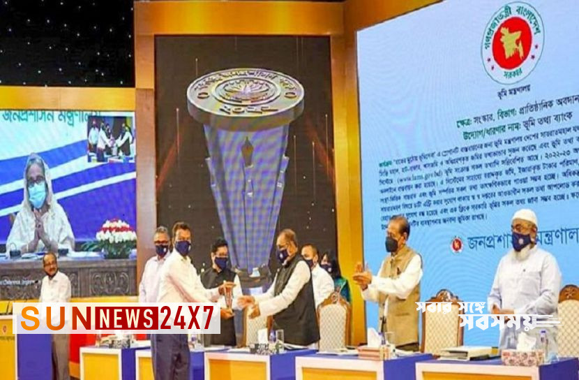 বাংলাদেশঃ  ৩১ কর্মকর্তা-প্রতিষ্ঠান পেলো সম্মাননা