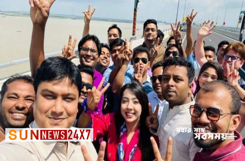 বাংলাদেশঃ পদ্মা সেতুতে জয়ের সেলফি বাংলাদেশঃ পদ্মা সেতুতে জয়ের সেলফি