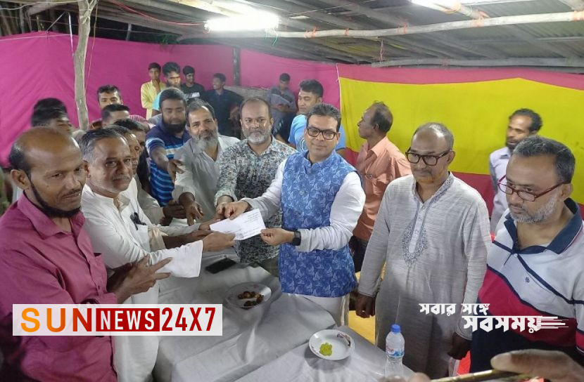 বাংলাদেশঃ ২১ পূজামণ্ডপে আ’লীগ নেতার অনুদান বাংলাদেশঃ ২১ পূজামণ্ডপে আ’লীগ নেতার অনুদান