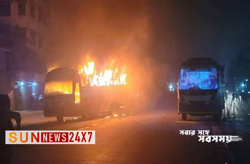 বাংলাদেশঃ শ্রমিক নিহতের গুজবে ৩ বাসে আগুন