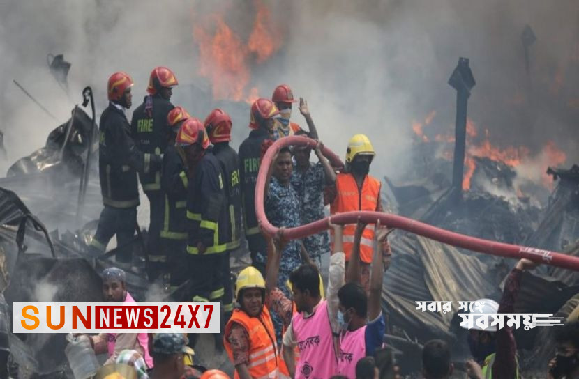 বাংলাদেশঃ ৩০০ জনের বিরুদ্ধে মামলা বাংলাদেশঃ ৩০০ জনের বিরুদ্ধে মামলা