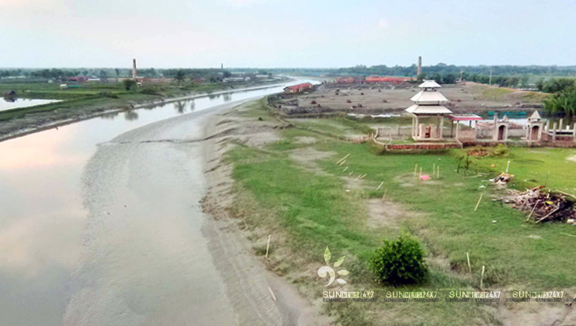 খুলনা জেলার ডুমুরিয়া উপজেলায় হরি নদী দখল করে চলছে ইটভাটা