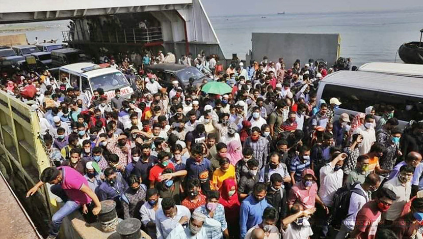 শঙ্কা বাড়িয়ে ঢাকামুখী মানুষের ঢল