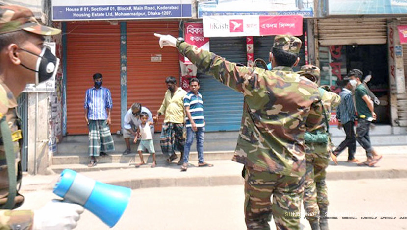 সামাজিক দূরত্ব নিশ্চিত করতে প্রশাসনের পাশাপাশি মাঠে সেনাবাহিনী