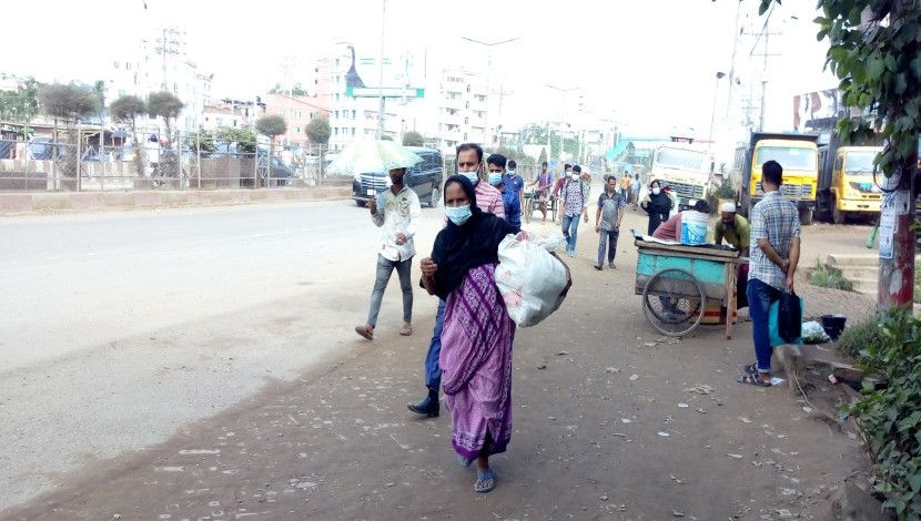 দুর্ভোগ...! ছবি- মেহেদী হাসান রাজু