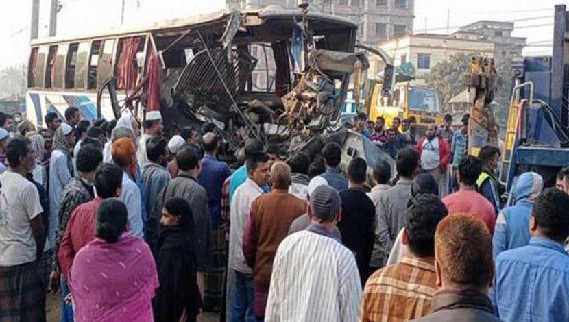 বগুড়ার শেরপুরে কলেজ গেট এলাকায় বাস ও ট্রাকের মুখোমুখি সংঘর্ষে ৬ জন নিহত