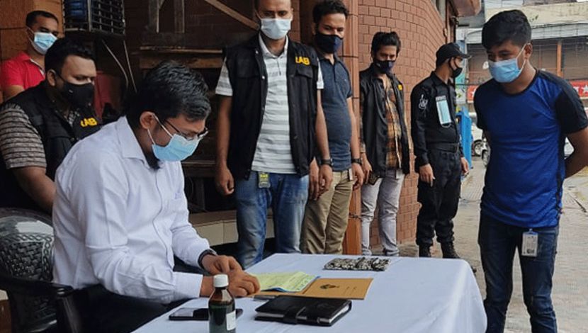 প্রথম দিনের লকডাউনে চলছে অভিযান, অর্থদণ্ড, আটক