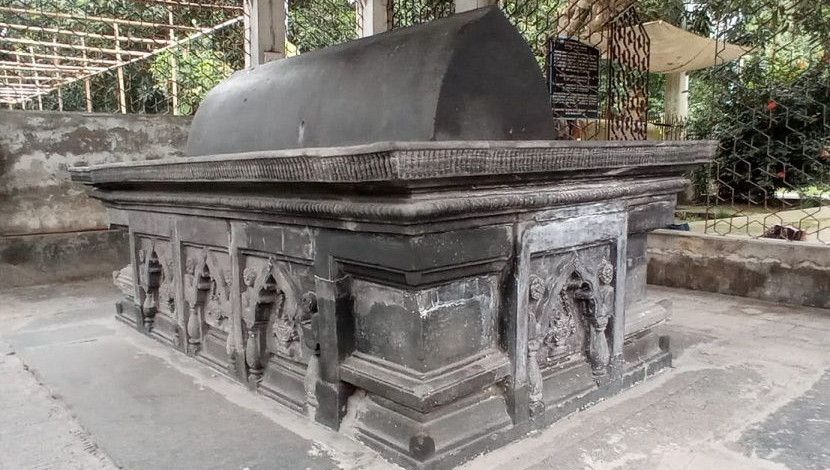 সুলতান গিয়াসউদ্দিন আজম শাহ এর সমাধি, মোগড়াপাড়া, সোনারগাঁ-নারায়ণগঞ্জ।
ছবি: সামস ইবনে রহমান।