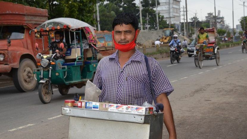অই... লাগবো পান, বিড়ি, সিগরেত ... ছবি- মেহেদী হাসান রাজু, সাভার