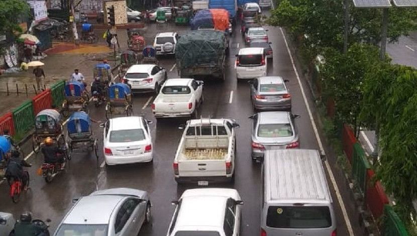 লকডাউনের অষ্টমদিনে রাজধানী ঢাকার সাইন্সল্যাব এলাকার চিত্র। ছবি: সান নিউজ।