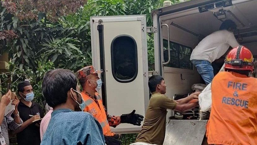 নারায়ণগঞ্জে অগ্নিকাণ্ডের ঘটনায় নিহতদের ঢাকা মেডিকেল কলেজ হাসপাতালে আনা হচ্ছে।