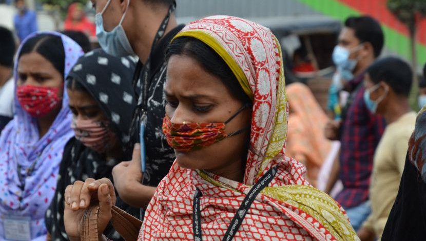 এটা মাস্ক নাকি নাস্ক...? ছবি- মেহেদী হাসান রাজু, সাভার