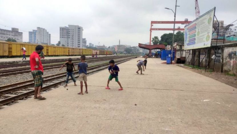 জীবনটা কেটে যাক খেলার ছোলে