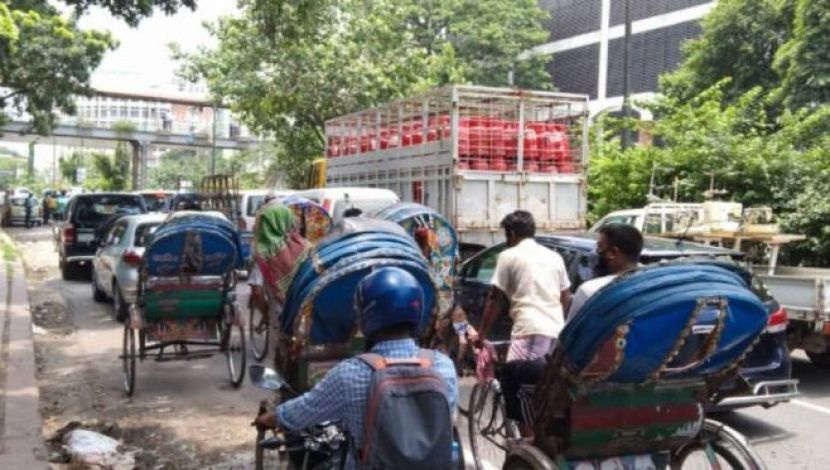 পুরো শহরে বেড়েছে রিকশার যানজট( জাহিদ রাকিব)