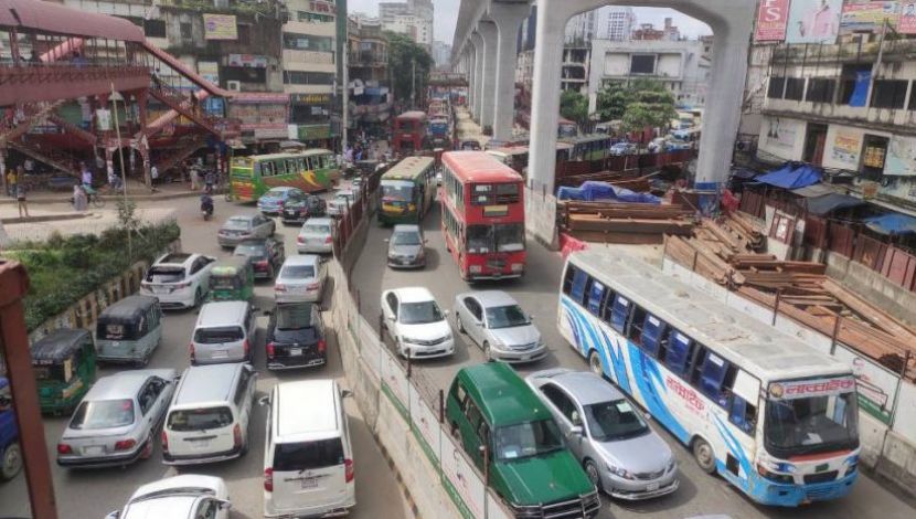 বিধিনিষেধ শিথিলতার প্রথম দিনে মানুষের চলাফেরা বেড়েছে ( সুলতানা আক্তার)