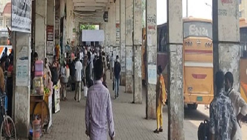 বাস টার্মিনালে জনসমাগম বাড়ছে। ছবি: সান নিউজ