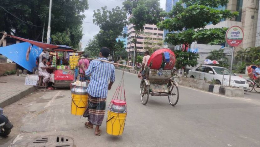 শহরে মাঠা বিক্রি ( ছবি.  সুলতানা আক্তার )