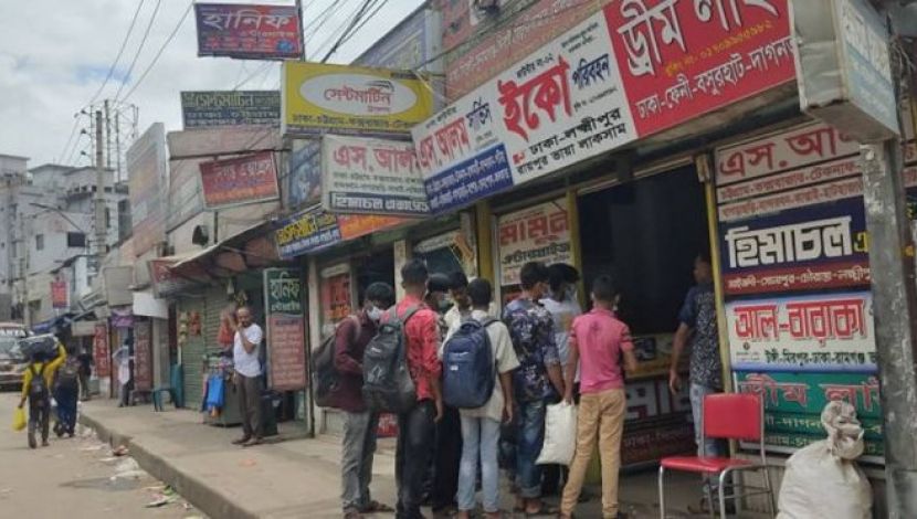 ঘরমুখো মানুষের ঢল (  ছবি .জাহিদ রাকিব)