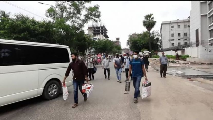 দ্বিতীয় দিনেও  ঢাকা ফিরছে মানুষ (ছবি. জাহিদ রাকিব)