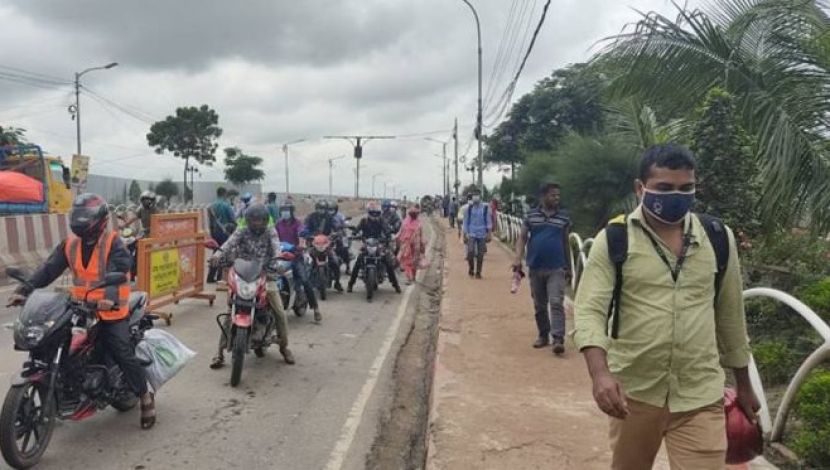 ঢাকায় ফিরছে মানুষ - (ছবি. জাহিদ রাকিব)