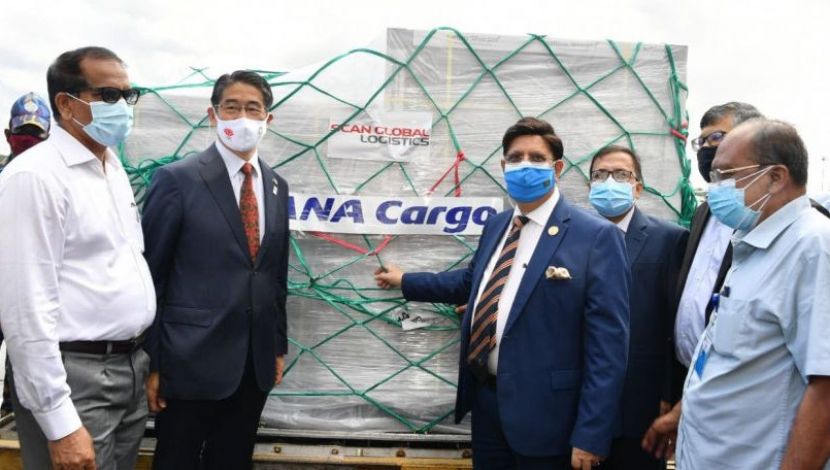 করোনাভাইরাস প্রতিরোধে জাপান থেকে ঢাকায় পৌঁছেছে অক্সফোর্ড-অ্যাস্ট্রোজেনেকার ২ লাখ ৪৫ হাজার ২০০ ডোজ টিকা। ছবি: পররাষ্ট্র মন্ত্রণালয়