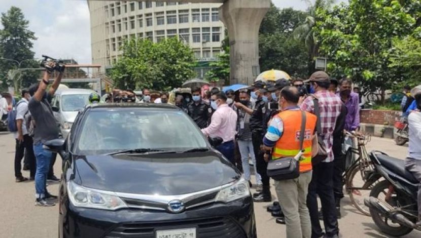 শাহবাগে র‍্যাবের  অভিযান ( ছবি.জাহিদ রাকিব )