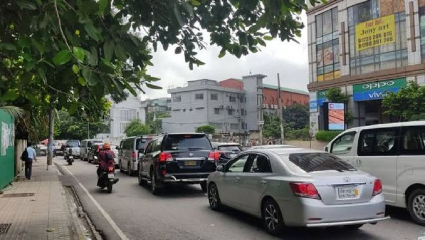 গুলশানে  গাড়ির জটলা, স্থান গুলশান ( ছবি.জাহিদ রাকিব )