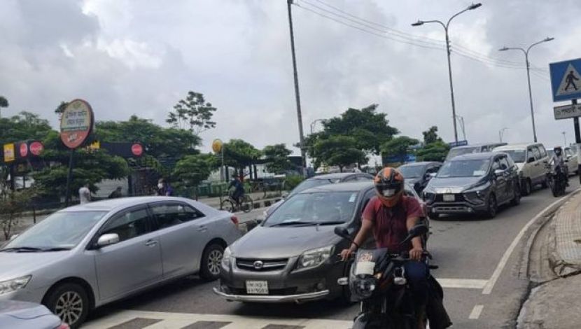 গুলশানে  প্রাইভেট গাড়ির জটলা, স্থান গুলশান ( ছবি.জাহিদ রাকিব )