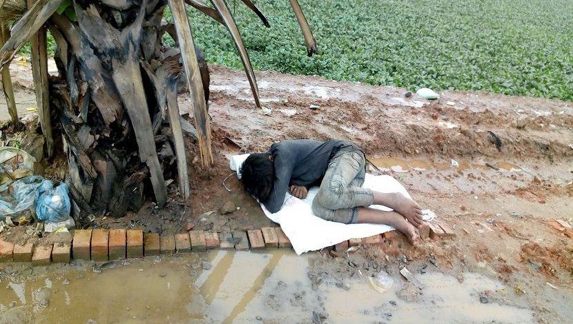 তবুও জীবন যাচ্ছে কেটে জীবনের নিয়মে! ছবি- মেহেদী হাসান রাজু, স্থান- বলিয়ারপুর