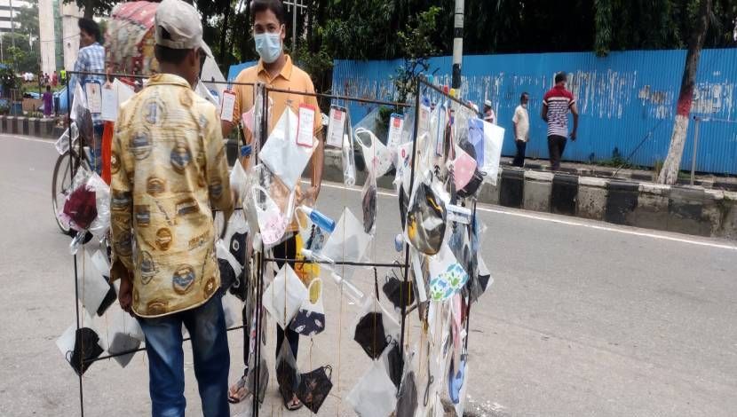 মাস্কের দোকান - স্থান বাংলা মোটর- ছবি: সুলতানা আক্তার