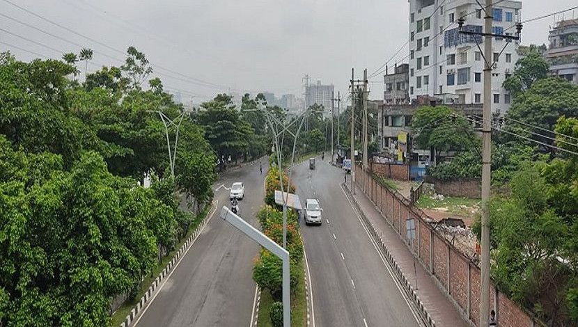 লকডাউনে শুনশান হাতিরঝেলের সড়ক
