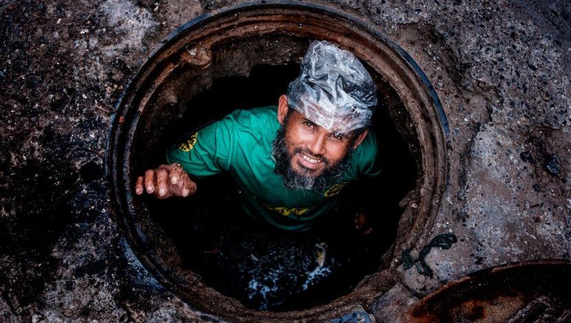 পরিস্থিতি, পরিবেশ যেমনই হোক মুখের হাসি থাকুক অমলিন। ছবি-সজল মল্লিক, ঢাকা