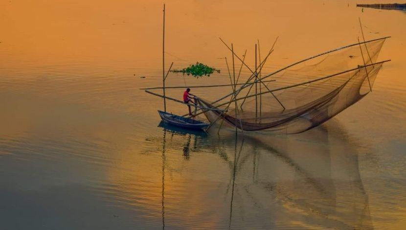 গ্রাম বাংলার ঐতিহ্যবাহী মাছ ধরার উপকরণ খরা জাল। ছবি-সাজেদুল হোসেন তাপস