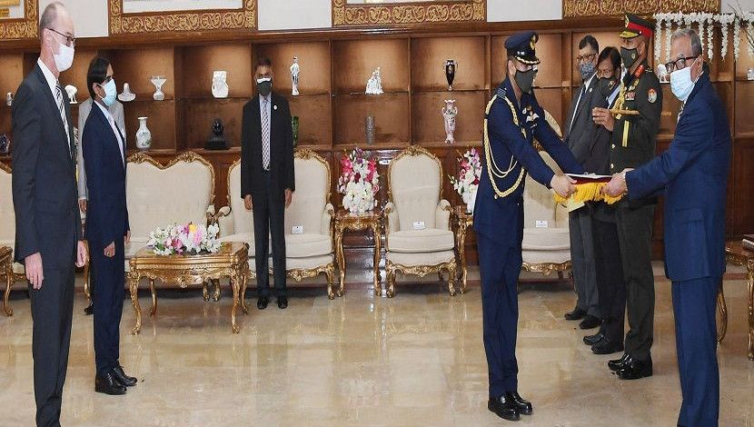 বাংলাদেশে জার্মানির নবনিযুক্ত রাষ্ট্রদূত আচিম ত্রস্তার বঙ্গভবনে রাষ্ট্রপতি মো. আবদুল হামিদের কাছে পরিচয়পত্র পেশ করেন। ছবি: পিআইডি