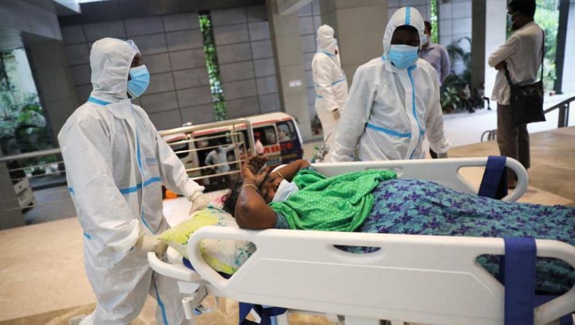 কোভিড ফিল্ড হাসপাতালে করোনা চিকিৎসা নিতে চাঁদপুর থেকে এসেছেন জাহেদা খাতুন (৬৫)। বঙ্গমাতা শেখ ফজিলাতুন্নেছা মুজিব কোভিড ফিল্ড হাসপাতাল, ঢাকা,  ছবি: সৈয়দ মাহামুদুর রহমান