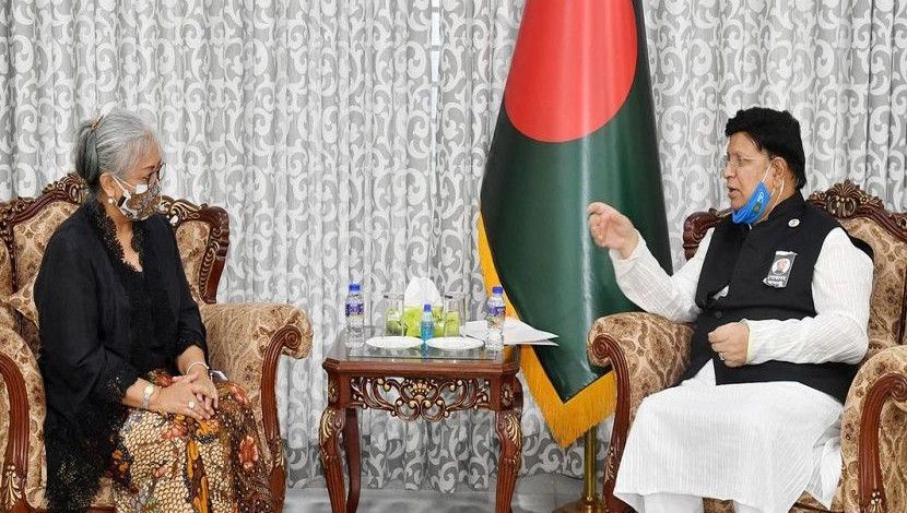 মঙ্গলবার (১৭ আগস্ট) পররাষ্ট্র মন্ত্রণালয়ে ইন্দোনেশিয়ার বিদায়ী রাষ্ট্রদূত পররাষ্ট্রমন্ত্রী ড. এ কে আব্দুল মোমেনের সঙ্গে সাক্ষাৎ করেন। ছবি: পিআইডি
