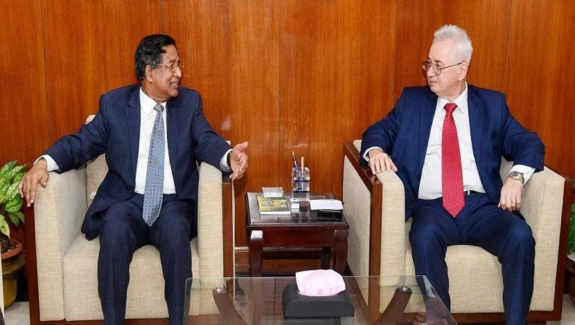 বাংলাদেশে দায়িত্বরত রাশিয়ান রাষ্ট্রদূত আলেকসান্দর ভি মান্টিটস্কি কৃষিমন্ত্রী ড. আব্দুর রাজ্জাকের সাথে  বুধবার (১৮ আগস্ট) সচিবালয়ে সাক্ষাৎ করেছেন।