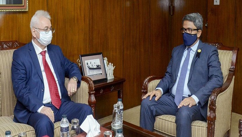 বৃহস্পতিবার (১৯ আগস্ট) রাশিয়ার রাষ্ট্রদূত পররাষ্ট্র মন্ত্রণালয়ে পররাষ্ট্র প্রতিমন্ত্রী মো: শাহরিয়ার আলমের সঙ্গে সৌজন্য সাক্ষাৎ করেন রাশিয়ার নবনিযুক্ত রাষ্ট্রদূত আলেক্সান্ডার ভিকেনতেভিচ মান্তিতস্কি।