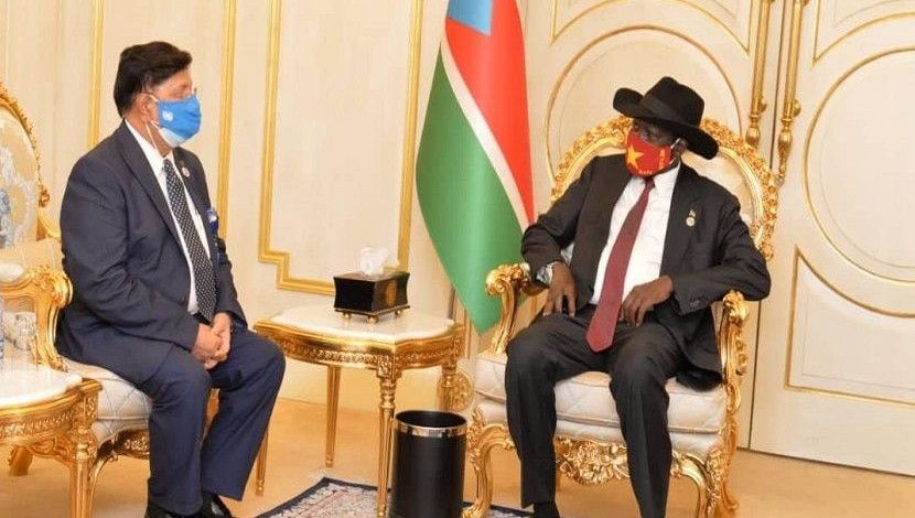 দক্ষিণ সুদানের প্রেসিডেন্ট সালভা কির ম্যায়ারদিতের সঙ্গে শনিবার সাক্ষাৎ করেছেন পররাষ্ট্রমন্ত্রী ড. আবুল কালাম আব্দুল মোমেন। ছবি: পররাষ্ট্র মন্ত্রণালয়