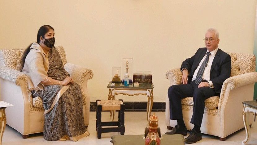 বাংলাদেশ জাতীয় সংসদের স্পিকার ড. শিরীন শারমিন চৌধুরী এমপির সাথে (২২ আগস্ট) সংসদ ভবনস্থ কার্যালয়ে বাংলাদেশে নিযুক্ত রাশিয়ার রাষ্ট্রদূত আলেক্সান্ডার ভিকেনতেভিচ মান্তিতস্কি সৌজন্য সাক্ষাৎ করেছেন। ছবি: জাতীয় সংসদ