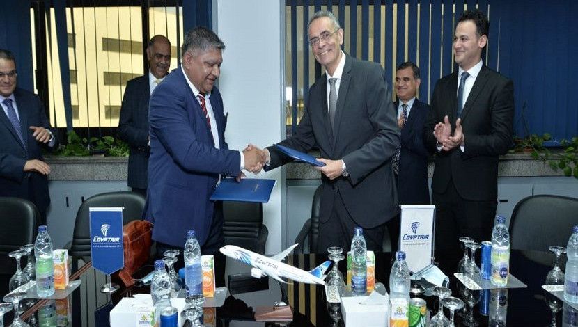 আগামী ১ নভেম্বর থেকে মিশর-বাংলাদেশ সপ্তাহে দুটি ফ্লাইট চালু করতে রোববার (২২ আগস্ট) ইজিপটিয়ার এয়ারলাইন কোম্পানি ও আলো ঢাকা লিমিটেডের মধ্যে চুক্তিটি স্বাক্ষরিত হয়। ছবি: পররাষ্ট্র মন্ত্রণালয়