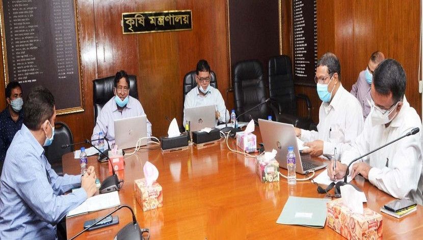 বৃহস্পতিবার কৃষিমন্ত্রী ড. আব্দুর রাজ্জাক সার বিষয়ক জাতীয় সমন্বয় ও পরামর্শক কমিটির সঙ্গে বৈঠক করেন। ছবি: পিআইডি