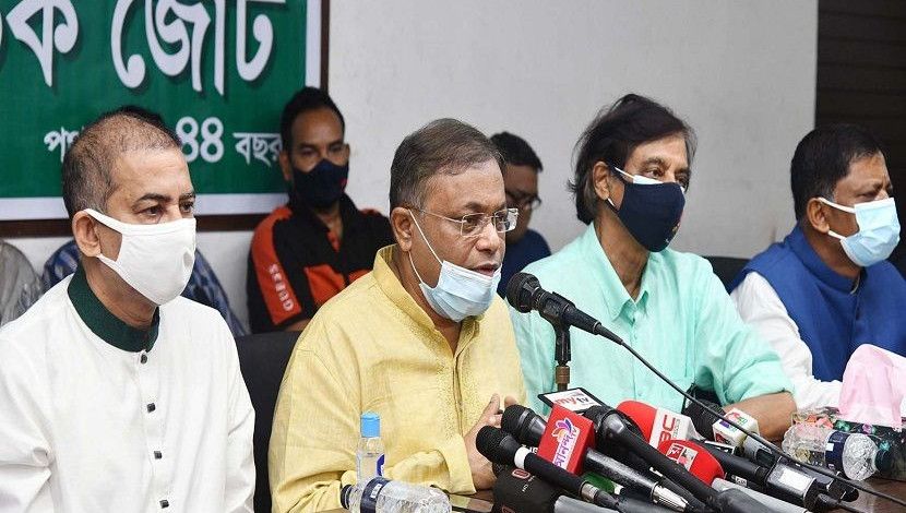 বৃহস্পতিবার তথ্য ও সম্প্রচারমন্ত্রী ড. হাছান মাহমুদ জাতীয় প্রেসক্লাবে বঙ্গবন্ধু সাংস্কৃতিক জোট আয়োজিত জাতীয় শোক দিবসের অনুষ্ঠানে বক্তৃতা করেন। ছবি: পিআইডি