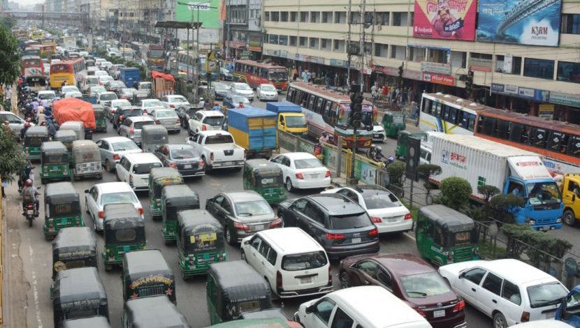 রাজধানীতে প্রতিদিনের যানজটে নাকাল নগরবাসী। বনানী, ঢাকা,  ছবি: আলী হোসেন মিন্টু