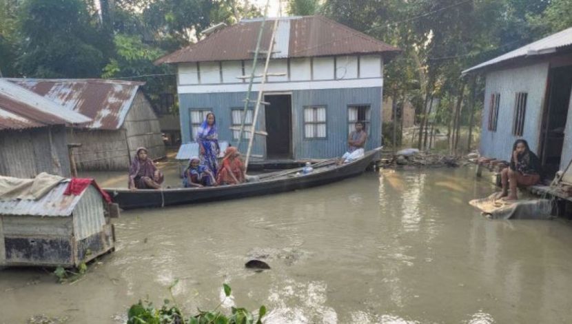 শরীয়তপুরে বন্যা পরিস্থিতির অবনতি, পানিবন্দী ১০ হাজার মানুষ। শরীয়তপুর সদর, শরীয়তপুর,  ছবি: মো. নুরুল আমিন রবিন