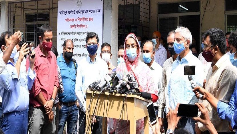 ১২ সেপ্টেম্বর আজিমপুর স্কুল অ্যান্ড কলেজ পরিদর্শন শেষে সাংবাদিকদের সঙ্গে কথা বলে শিক্ষামন্ত্রী ডা. দীপু মনি।