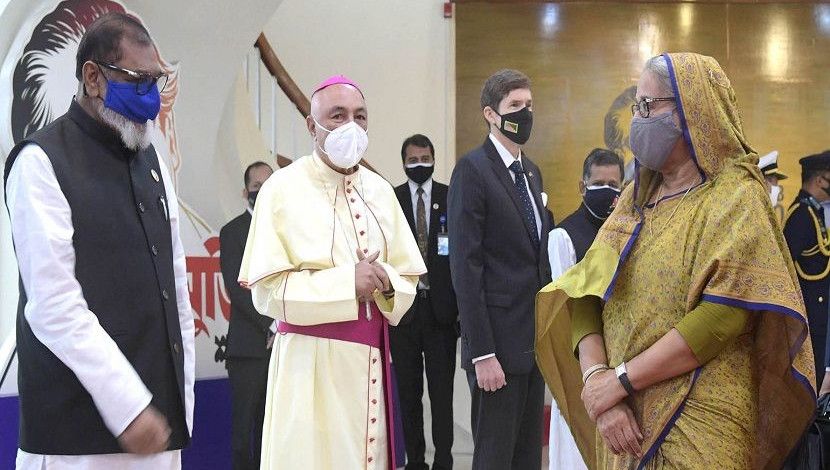 জাতিসংঘের সাধারণ অধিবেশনে অংশ নিতে ঢাকা ছাড়েন প্রধানমন্ত্রী শেখ হাসিনা। এ সময় বিমানবন্দরে উপস্থিত ছিলেন মুক্তিযুদ্ধ বিষয়ক মন্ত্রী আ ক ম মোজাম্মেল হক, বেসামরিক বিমান ও পরিবহন প্রতিমন্ত্রী মো. মাহবুব আলী, কূটনৈতিক কোরের ডিন, মন্ত্রিপরিষদ সচিব, প্রধানমন্ত্রীর মুখ্যসচিব প্রমুখ।