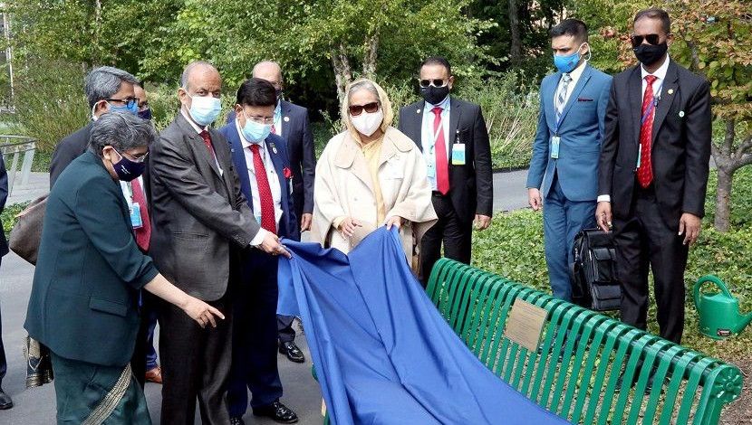 জাতির জনক বঙ্গবন্ধু শেখ মুজিবুর রহমানের জন্মশতবর্ষ উপলক্ষে জাতিসংঘে (২০ সেপ্টেম্বর)র বাগানে একটি বেঞ্চ উৎসর্গ করেছেন প্রধানমন্ত্রী শেখ হাসিনা।