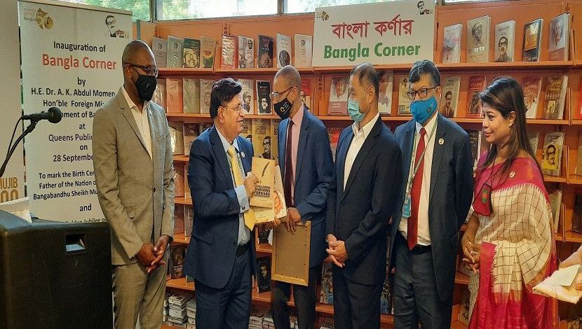 বাংলাদেশ কনস্যুলেট জেনারেল, নিউইয়র্ক এর উদ্যোগে কুইন্স পাবলিক লাইব্রেরিতে ‘বাংলা কর্নার’ স্থাপন করেছেন পররাষ্ট্রমন্ত্রী ড. এ কে আব্দুল মোমেন।