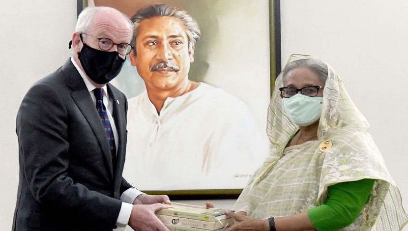 প্রধানমন্ত্রী শেখ হাসিনার সঙ্গে সৌজন্য সাক্ষাত করেছেন রাষ্ট্রদূত অ্যান জেরার্ড ফন ল্যুভেন: ছবি-পিআইডির